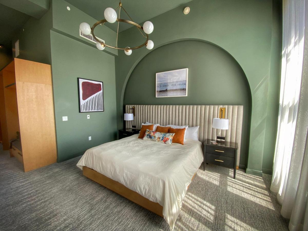 Kinn Guesthouse Downtown Милуоки Екстериор снимка