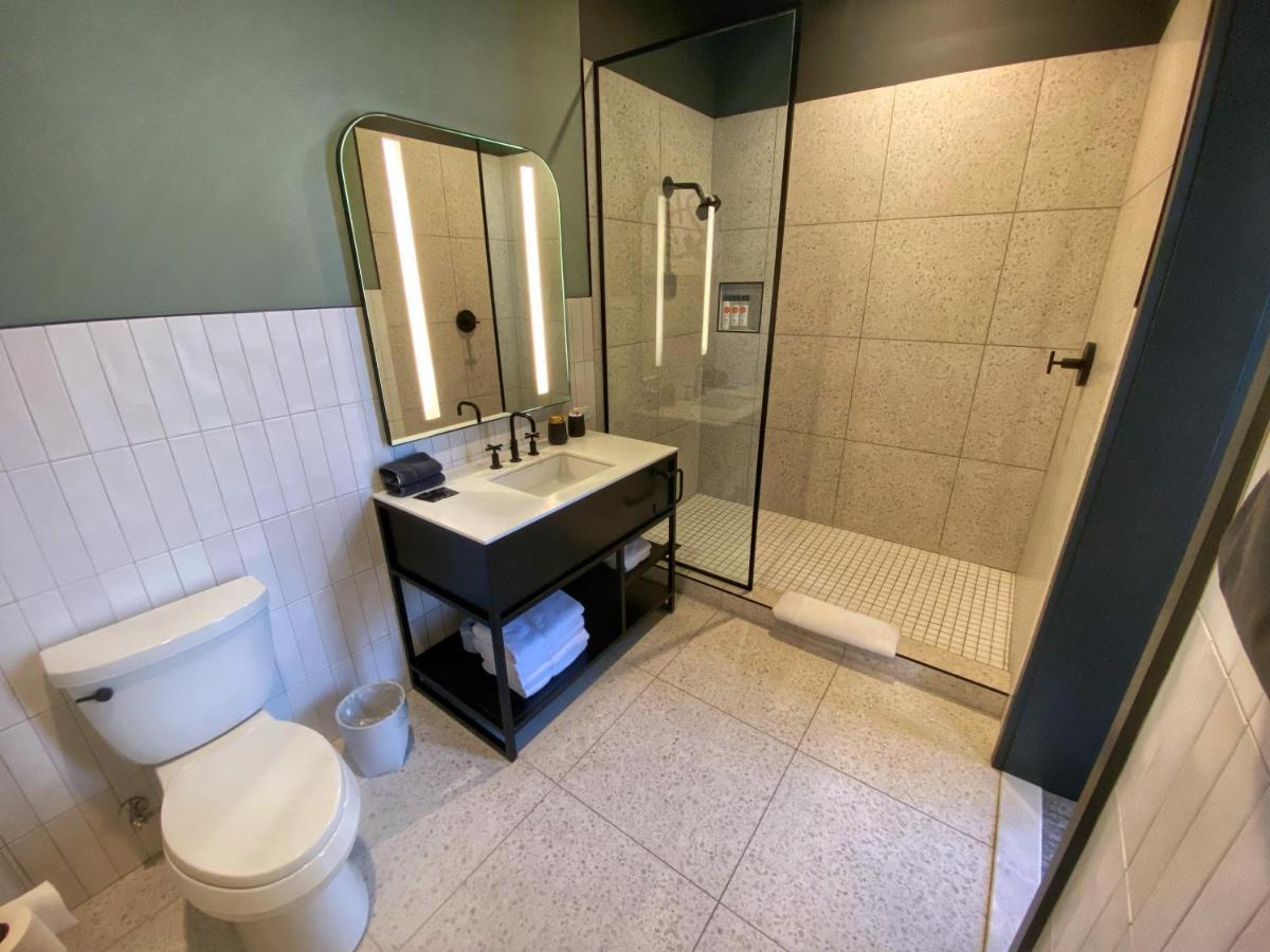 Kinn Guesthouse Downtown Милуоки Екстериор снимка