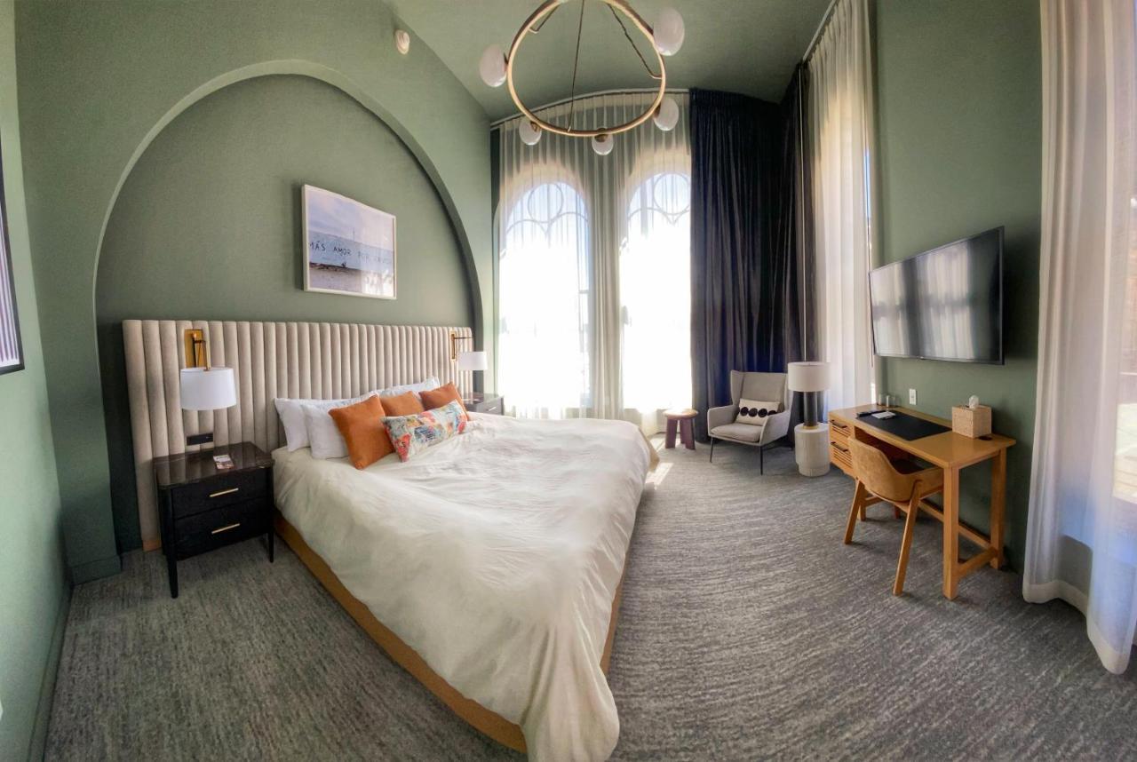 Kinn Guesthouse Downtown Милуоки Екстериор снимка