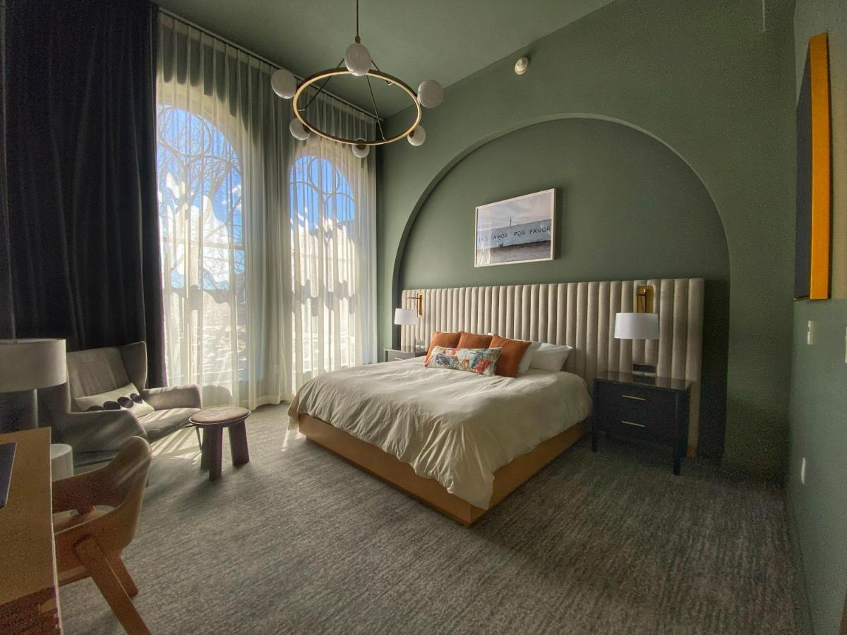 Kinn Guesthouse Downtown Милуоки Екстериор снимка