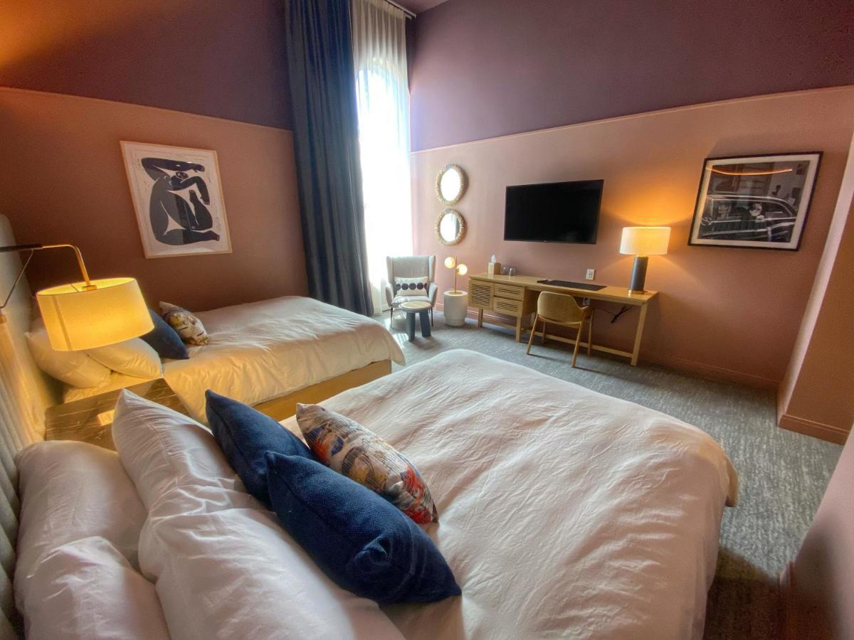 Kinn Guesthouse Downtown Милуоки Екстериор снимка