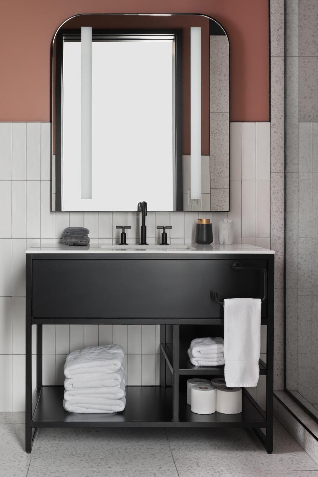 Kinn Guesthouse Downtown Милуоки Екстериор снимка