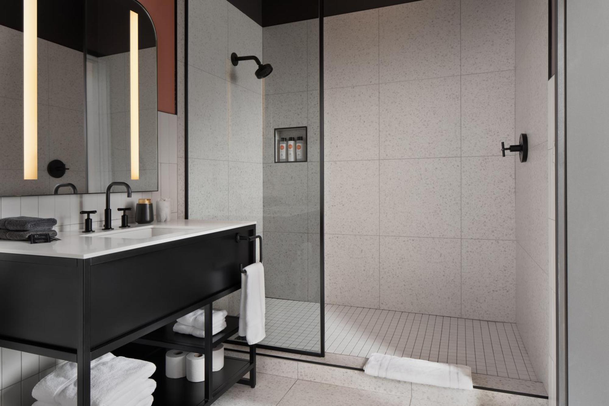 Kinn Guesthouse Downtown Милуоки Екстериор снимка