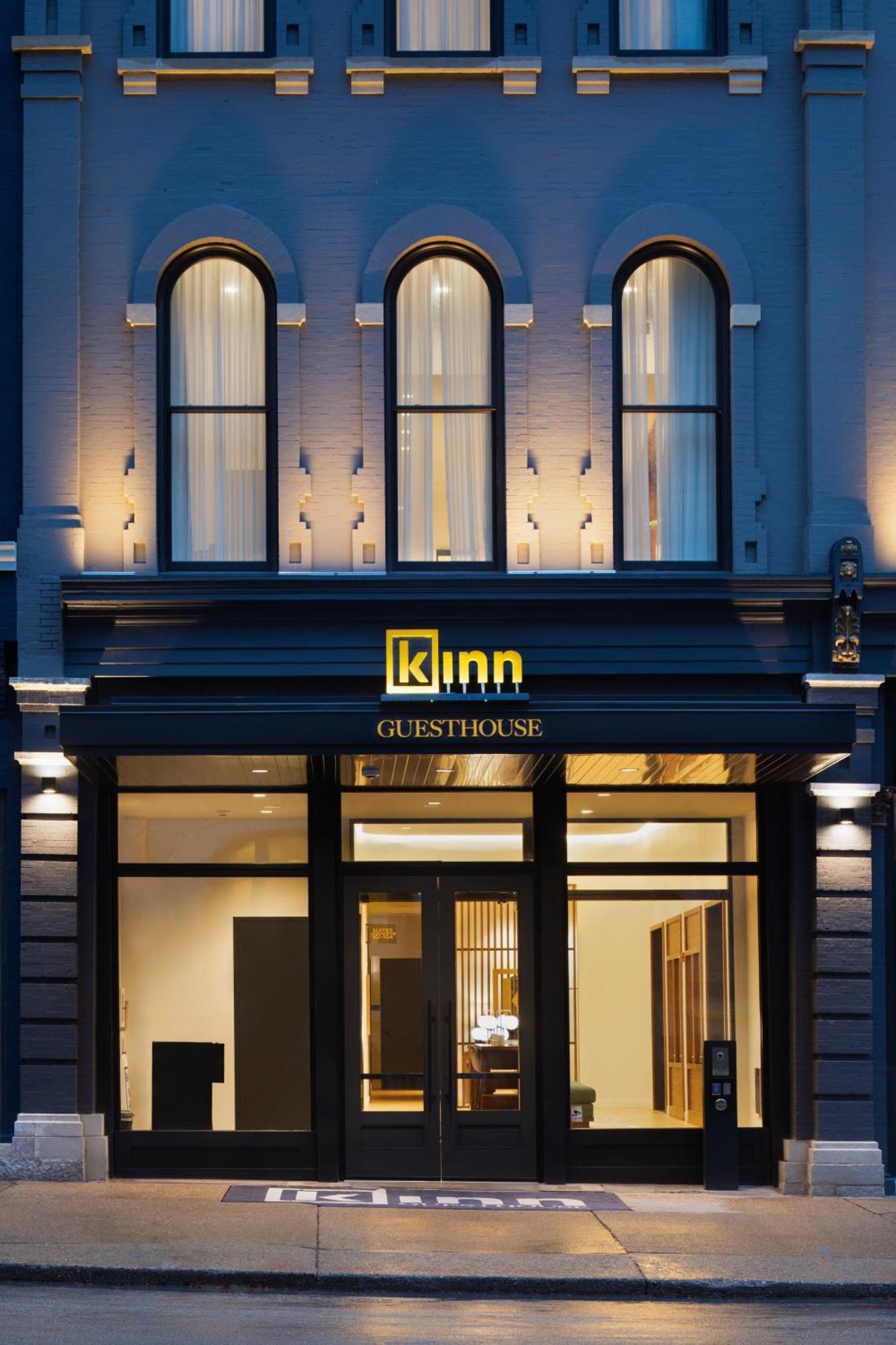 Kinn Guesthouse Downtown Милуоки Екстериор снимка