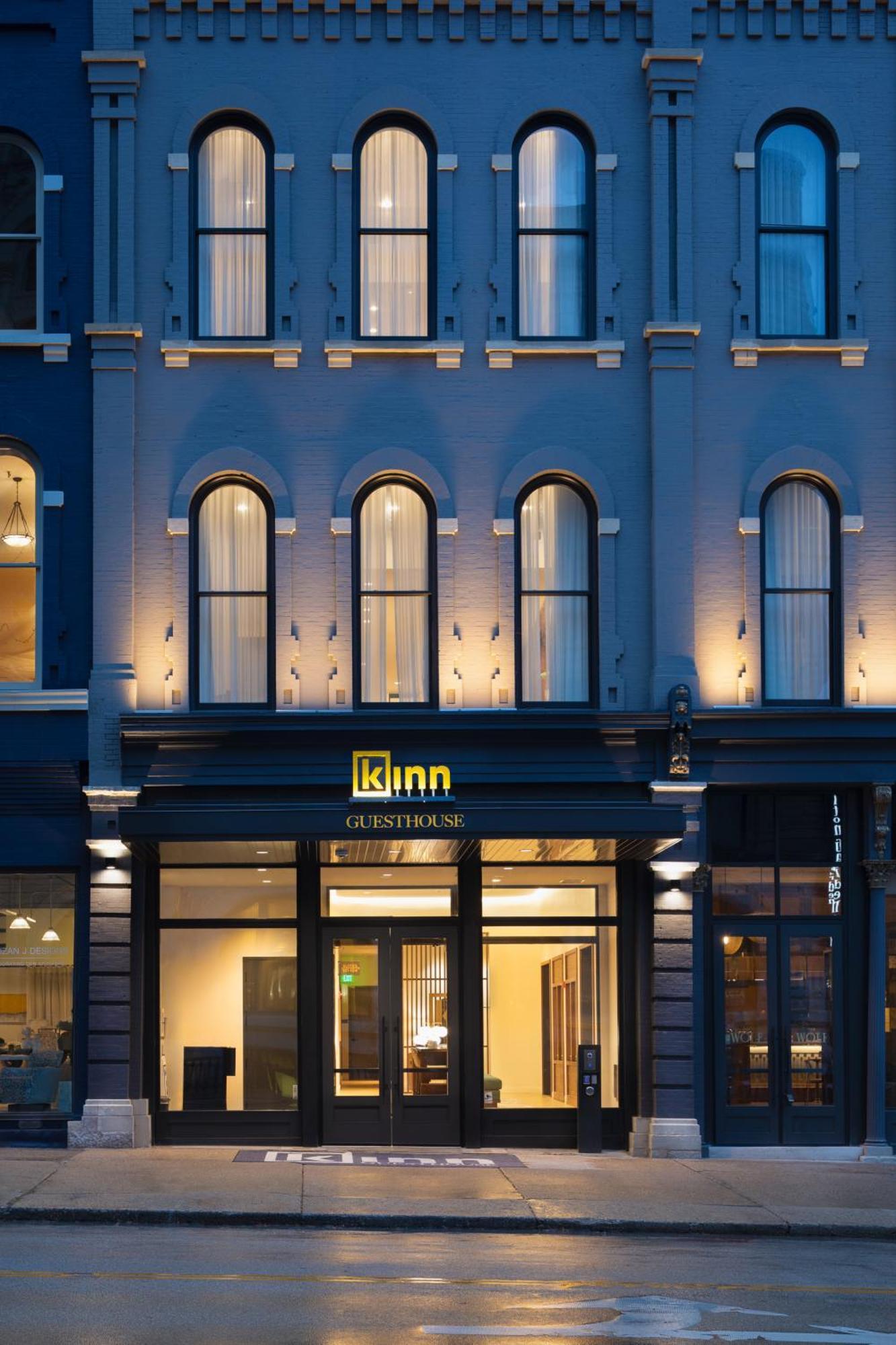 Kinn Guesthouse Downtown Милуоки Екстериор снимка